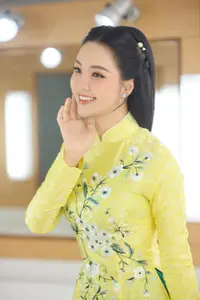 Miss Thuy Van: Modest yet captivating elegance in a pastel blue dress-1