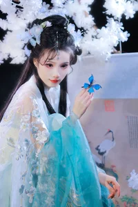 Soft Urban Elegance: Capturing the Ethereal Beauty of Yun Duo’s Aesthetic Journey-14