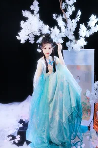 Soft Urban Elegance: Capturing the Ethereal Beauty of Yun Duo’s Aesthetic Journey-15