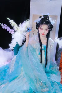 Soft Urban Elegance: Capturing the Ethereal Beauty of Yun Duo’s Aesthetic Journey-0