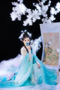 Soft Urban Elegance: Capturing the Ethereal Beauty of Yun Duo’s Aesthetic Journey-11