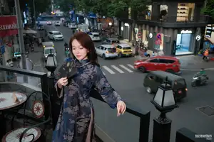 Elegant Vietnamese Beauty in Traditional Ao Dai-6