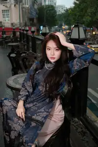 Elegant Vietnamese Beauty in Traditional Ao Dai-8