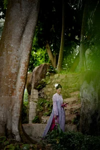 Elegant Vietnamese Flight Attendant Gabriella Bùi Shines in Traditional Ao Dai Fashion: A Fusion of Grace and Cultural Heritage-9