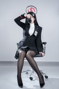 Blue Archive Tsukigami Rion Cosplay by Banbanzi: Alluring Office Uniform & Black Stockings - Tukuku-28