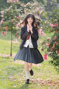 YiTuYu Vol.8694: Xia Yu Xiao Nian's Radiant Smile with Ukulele Amidst Spring Blossoms-17