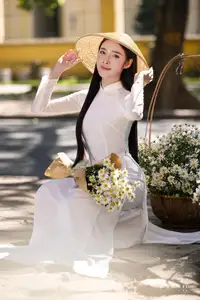 Vietnamese Ao Dai Beauty: Graceful girl with white daisies, an enchanting blend of tradition and charm.-9