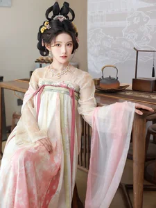 The Timeless Elegance of Li Shuang Er in Dreaming Back to Tang Part01-37