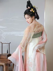 The Timeless Elegance of Li Shuang Er in Dreaming Back to Tang Part01-18