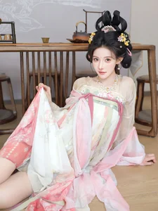 The Timeless Elegance of Li Shuang Er in Dreaming Back to Tang Part01-20