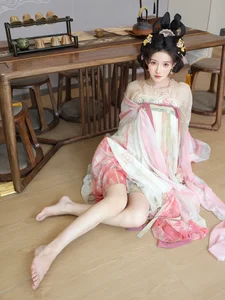 The Timeless Elegance of Li Shuang Er in Dreaming Back to Tang Part01-13