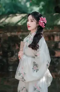 Discover the ethereal beauty of a Vietnamese girl exuding classic charm and gentle grace captivating every gaze-9