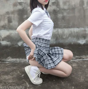 Capturing Timeless Youth with Nian Nian in Classic JK Style on an Urban Rooftop-11