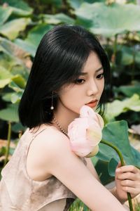 Li Yue in Tranquil Lotus Pond - YiTuYu Art Language Vol.8292: Natural Beauty and Serenity Amidst Green Lotus Leaves-18