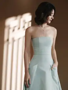 Zhao Liying: Elegant Beauty and Serene Aura with Pure White Orchids - Discover Her Natural Charm-3