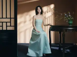 Zhao Liying: Elegant Beauty and Serene Aura with Pure White Orchids - Discover Her Natural Charm-6