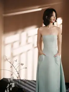 Zhao Liying: Elegant Beauty and Serene Aura with Pure White Orchids - Discover Her Natural Charm-4