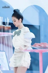 Jisoo BLACKPINK Redefines Barbiecore Aesthetic At The Exclusive Hello Kitty Pop-Up Event-10