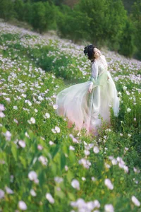 Xian Luo in YiTuYu Art Language Vol.9171: A Stunning Spring-Themed Portrait Collection for Artistic Inspiration and High-Quality Photography Enthusiasts-2