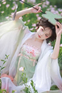 Xian Luo in YiTuYu Art Language Vol.9171: A Stunning Spring-Themed Portrait Collection for Artistic Inspiration and High-Quality Photography Enthusiasts-9