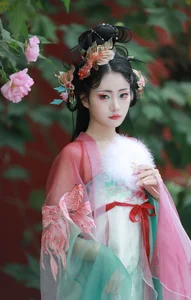 Ethereal Beauty of Qian Yue in Hanfu - YiTuYu Vol.8936 Art Language-1