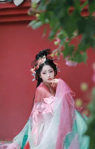 Ethereal Beauty of Qian Yue in Hanfu - YiTuYu Vol.8936 Art Language-0
