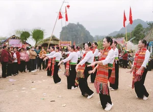 Discover the Magic of Muong Cuc, Phu Tho: Cloud Hunting at Deo Con Pass and the Unique Tet Doi Rice Soul Festival Experience-4