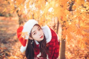 Stunning Christmas Girl Aesthetic Under Autumn Maple Leaves - YiTuYu Art Language Vol.9134 Featuring Xu Shi Qi Ma Portrait Photography Collection-15