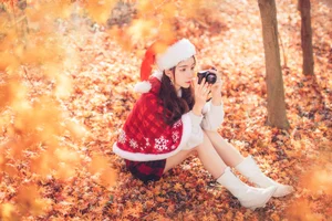 Stunning Christmas Girl Aesthetic Under Autumn Maple Leaves - YiTuYu Art Language Vol.9134 Featuring Xu Shi Qi Ma Portrait Photography Collection-14