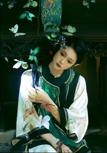 Cinematic Art Language Vol.9108: Yue Yue Attic Aesthetic Portrait Collection – Stunning Artistic Photography and Storytelling Visuals-3