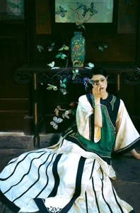 Cinematic Art Language Vol.9108: Yue Yue Attic Aesthetic Portrait Collection – Stunning Artistic Photography and Storytelling Visuals-4