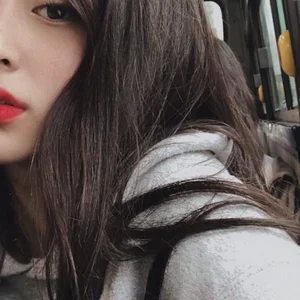 Admiring LE SSERAFIM Yunjin's Stunning Predebut Visuals in Nostalgic Photos - Koreaboo-5