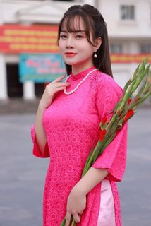 Elegant Vietnamese Woman in Vibrant Pink Ao Dai - Stunning Portrait 1000017575-4