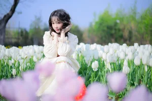 Ethereal Beauty in Flower Fields: YiTuYu Vol.8915 Disexi Si Ning-2