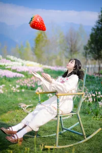 Ethereal Beauty in Flower Fields: YiTuYu Vol.8915 Disexi Si Ning-1