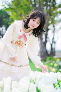 Ethereal Beauty in Flower Fields: YiTuYu Vol.8915 Disexi Si Ning-5