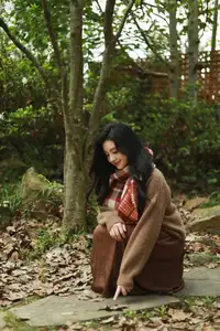 VGU No.185: Gentle Autumn Charm: A Girl's Radiant Smile in a Warm Plaid Scarf-6