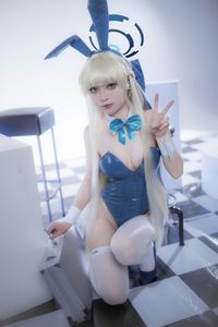Stunning – Futuristic Bunny Girl Cosplay-14