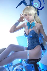 Stunning – Futuristic Bunny Girl Cosplay-10