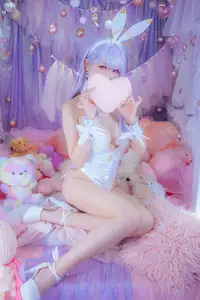Coser Ely_eee's Captivating Bunny Plymouth Cosplay: Sweet Charm in a Dreamy Setting-12