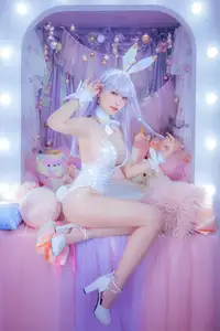 Coser Ely_eee's Captivating Bunny Plymouth Cosplay: Sweet Charm in a Dreamy Setting-4