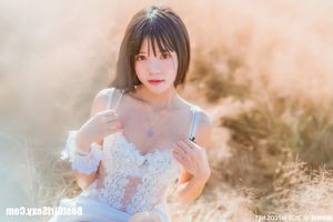 MTYH Vol.224: Feminine Beauty in a Golden Late Autumn Field - Enchanting Girl Photo-25