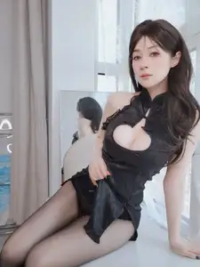 Coser Bai Yin 81: Alluring Pearl Cheongsam Elegance (46P-2V)-1