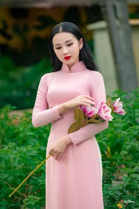 VGU No.158: Discover the Timeless Grace of Vietnamese Beauty in a Stunning Pink Ao Dai-7