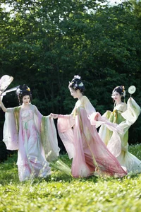 Timeless Spring Aesthetics: Ban Ri Xian Featured in YiTuYu Art Language Vol.9381 Kasuga Party Photo Series-10