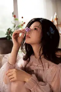 Ethereal Beauty: Kun Kun Bu Kun Le in YiTuYu Vol.8734 Collection – A Dreamy Portrait-1