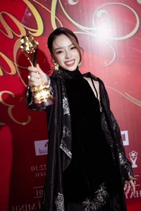Stunning Red Carpet Fashion: Celebrating Award-Winning Vietnamese Actress Băng Di’s Elegant Style and Success at the Mai Vang Awards 2025-6
