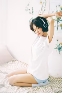 VGU No.25: Discover the Radiant Smile of a Young Woman with Relaxing Music-5