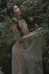 Radiant Summer Style: Artistic Portrait Collection Featuring Wendy Yuan Zi Mo Te in YiTuYu Art Language Vol.9374-6