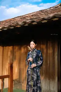 Elegant Traditional Ao Dai Beauty: Capturing Asian Grace in Golden Hour Light.-7